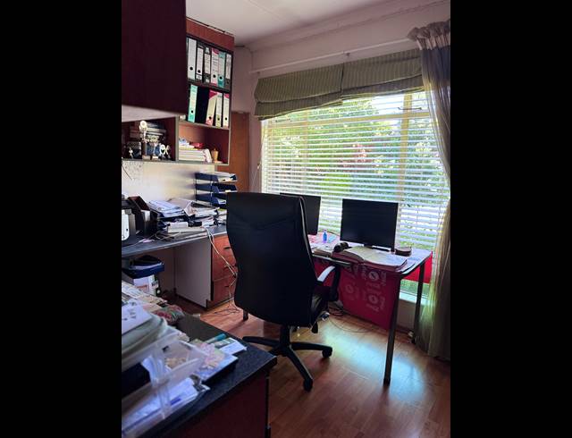 5 BEDROOM HOUSE FOR SALE IN CONSTANTIA PARK